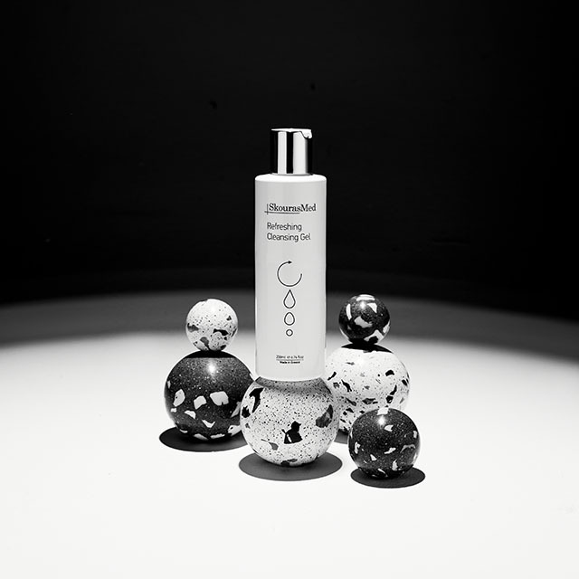 https://www.skourasmed.com/SkourasMed Cosmetic: Refreshing Cleansing Gel - Black and white
